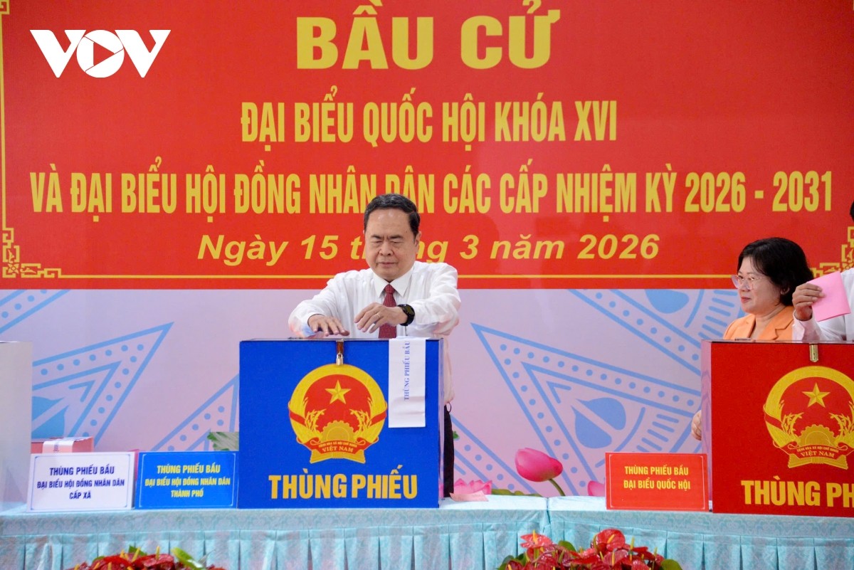 Nhân ngày hội trọng đại của đất nước, Chủ tịch Quốc hội Trần Thanh Mẫn, Chủ tịch Hội đồng Bầu cử Quốc gia đã gửi tới cử tri cả nước thông điệp: "Đi bầu là quyền và trách nhiệm thiêng liêng của công dân cả nước. Bầu cử Quốc hội khóa XVI lần này càng có ý nghĩa đánh dấu 80 năm ngày Tổng tuyển cử đầu tiên của Quốc hội Việt Nam bầu ra Quốc hội đầu tiên. Tôi cũng rất tin tưởng cử tri cả nước sẽ đi bầu đông đủ, bầu đúng, bầu đủ, lựa chọn những người có tài, có đức xứng đáng bầu làm đại biểu Quốc hội, Hội đồng nhân dân các cấp để đất nước chúng ta bước vào kỷ nguyên mới, kỷ nguyên vươn mình của dân tộc để thực hiện thắng lợi Nghị quyết Đại hội Đảng toàn quốc lần thứ XIV.