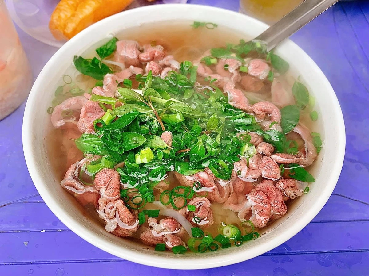 Phở Hà Nội là món quà dân dã, luôn hấp dẫn du khách.