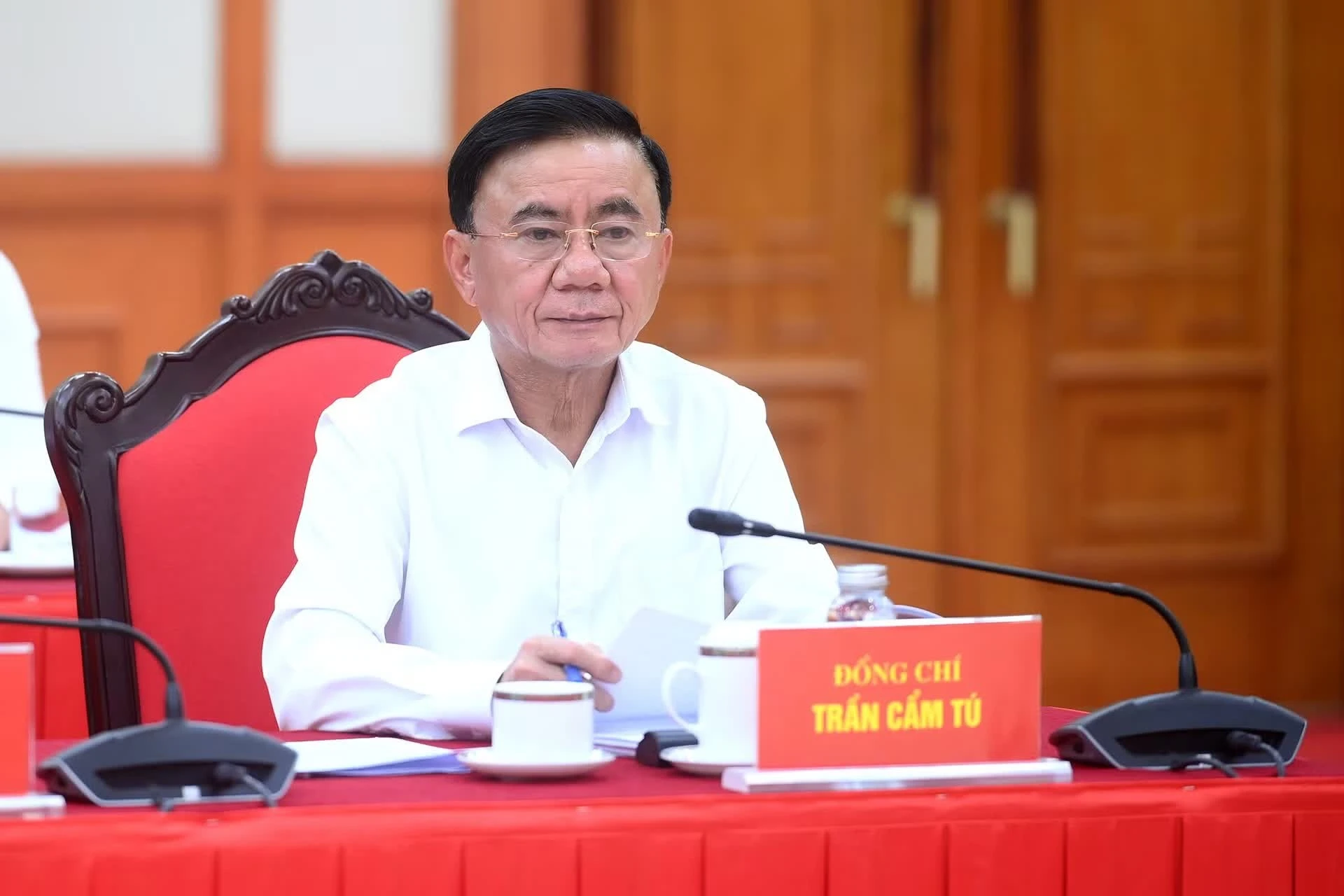 Đồng chí Trần Cẩm Tú, Ủy viên Bộ Chính trị , Thường trực Ban Bí thư tham dự cuộc làm việc.