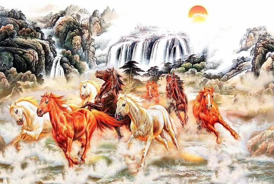 Hình ảnh Ngựa trở về sau hành trình dài là lời chúc cát tường trong văn hóa dân gian, biểu trưng cho sự hanh thông, thành đạt và niềm tin rằng mọi kết quả tốt đẹp đều đến từ quá trình dấn thân và bền bỉ.