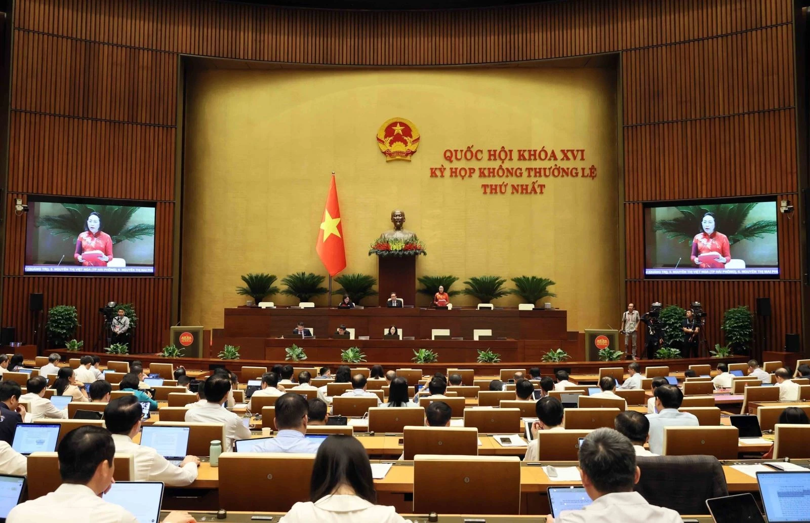 Phó Chủ tịch Quốc hội Nguyễn Thị Thanh điều hành phiên họp sáng 9/10/2026. Ảnh: An Đăng/TTXVN