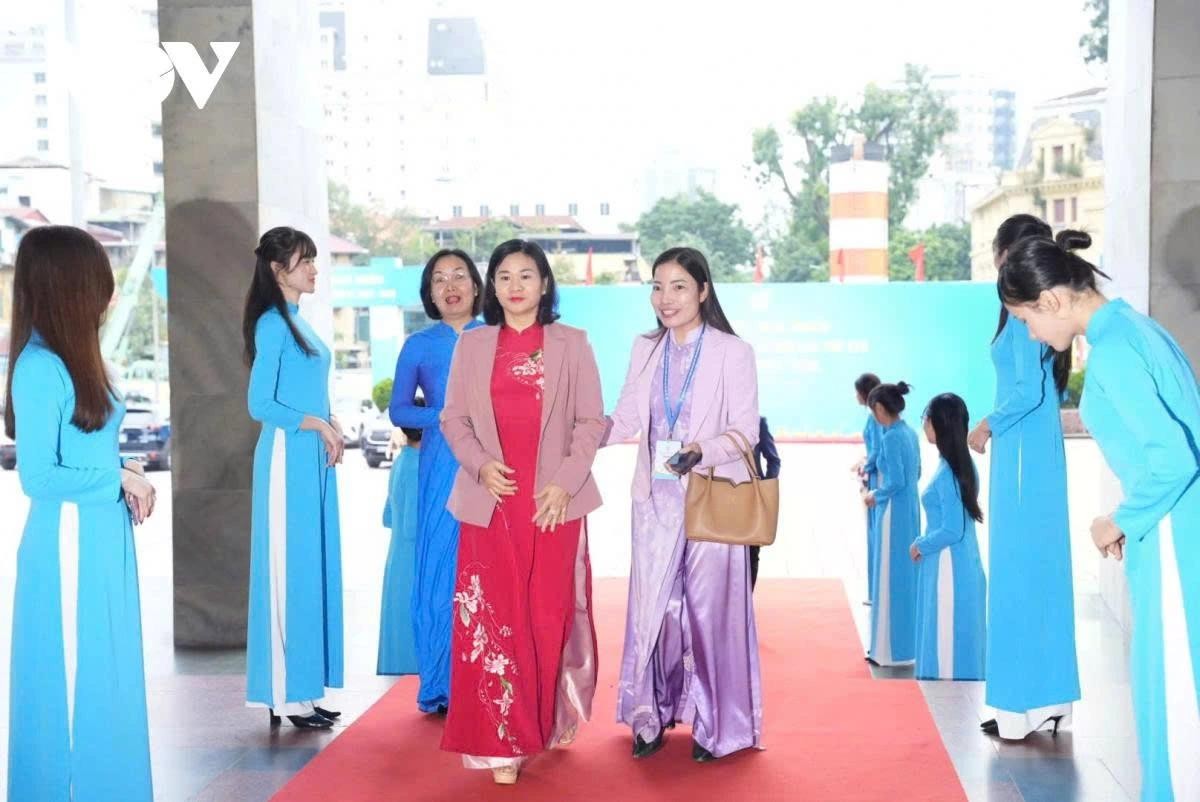 Những năm gần đây, phụ nữ Việt Nam ngày càng hiện diện nhiều hơn trong hệ thống chính trị và bộ máy hành chính.