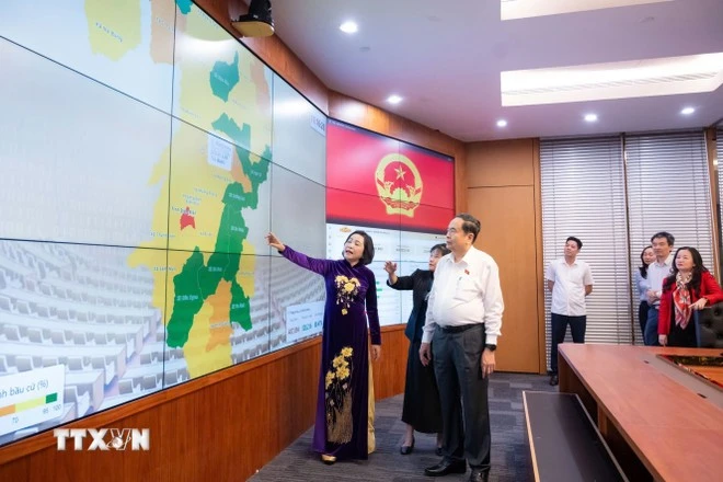 Chủ tịch Quốc hội Trần Thanh Mẫn kiểm tra công tác bầu cử tại Văn phòng Hội đồng Bầu cử quốc gia (Nhà Quốc hội, Hà Nội).