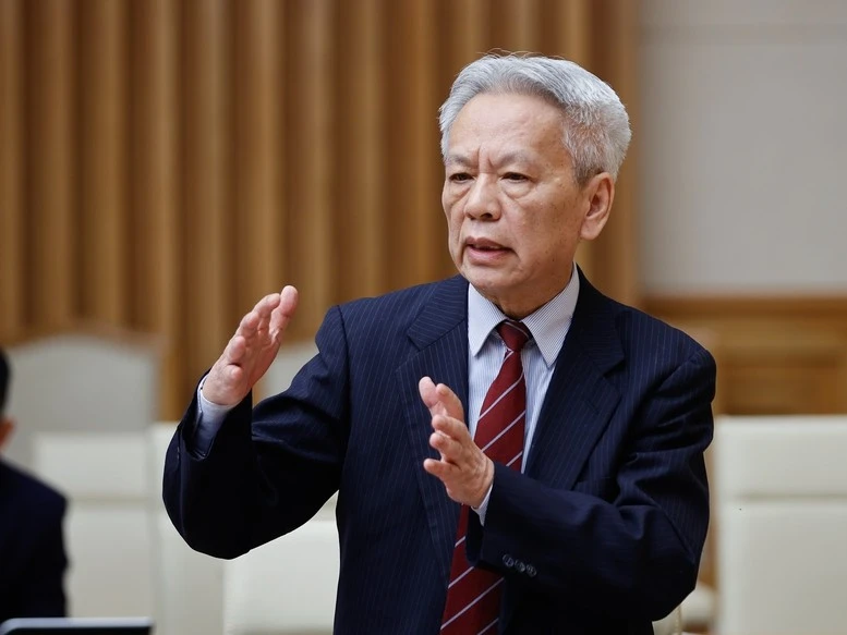 TS. Nguyễn Sĩ Dũng, nguyên Phó Chủ nhiệm Văn phòng Quốc hội phát biểu.