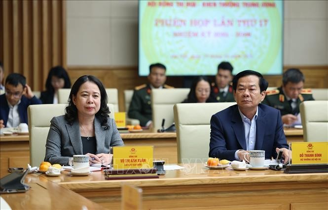 Phó Chủ tịch nước Võ Thị Ánh Xuân, Phó Chủ tịch thứ nhất và Bộ trưởng Bộ Nội vụ Đỗ Thanh Bình, Phó Chủ tịch Thường trực Hội đồng Thi đua-Khen thưởng Trung ương tham dự phiên họp.