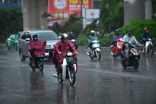 Mưa dông diện rộng ở Bắc Bộ.