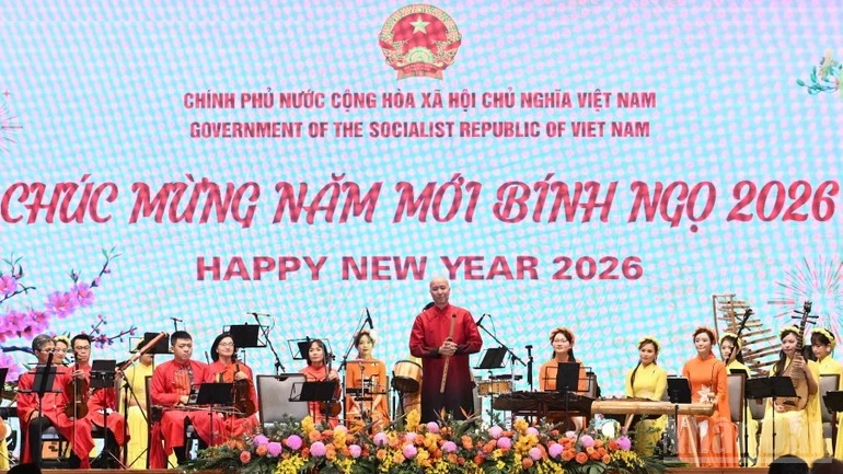 Một tiết mục văn nghệ đặc sắc được biểu diễn tại tiệc chiêu đãi.