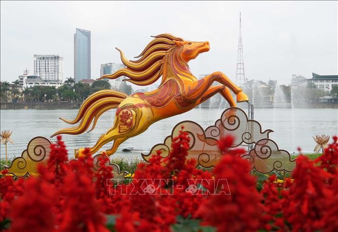 Linh vật ngựa đặt ở bờ Bắc sông Hương, thành phố Huế.