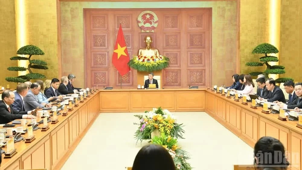 Quang cảnh buổi làm việc.