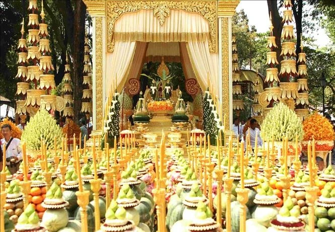 Phẩm vật cúng dường trong Lễ đón chư thiên, khởi đầu chuỗi chương trình hoạt động trong khuôn khổ sự kiện Nokor Sangkranta 2026.