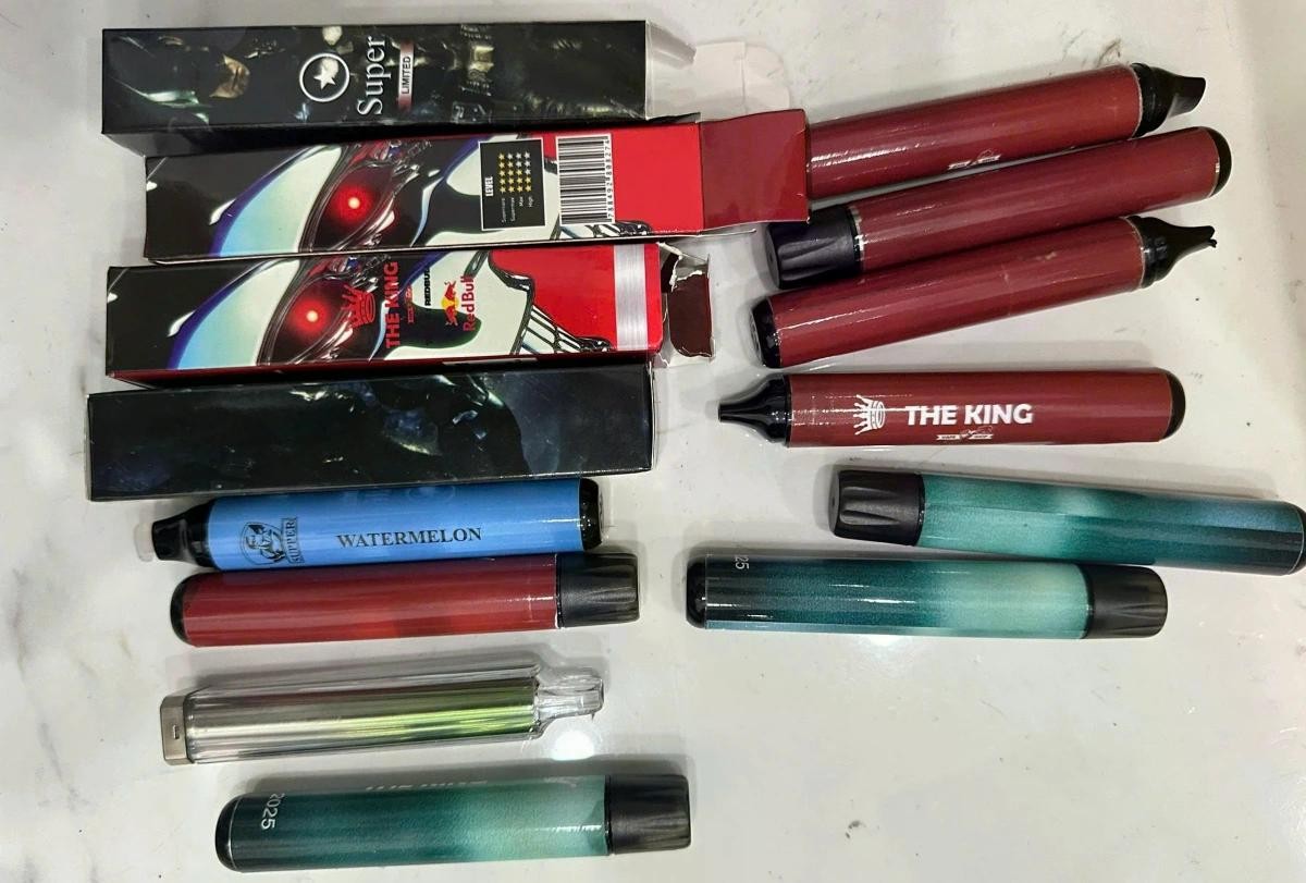 Ma túy được các đối tượng buôn bán tẩm ướp vào thuôc lá điện tử.