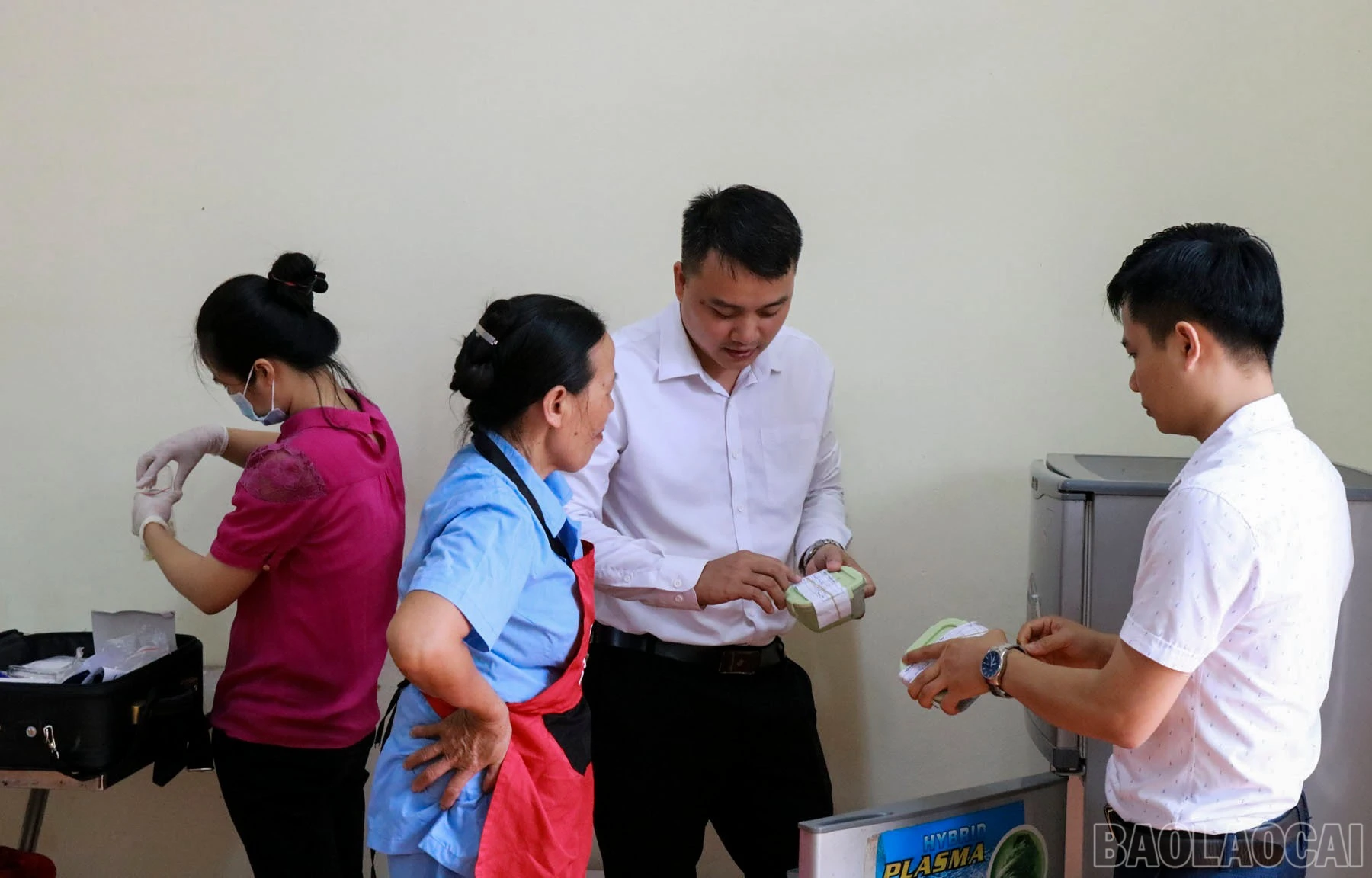 baolaocai-br_kiem-tra-tu-luu-mau-thuc-pham.jpg