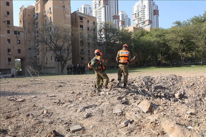 Hiện trường một vụ tấn công tên lửa tại Be'er Sheva, Israel, ngày 2/3/2026.