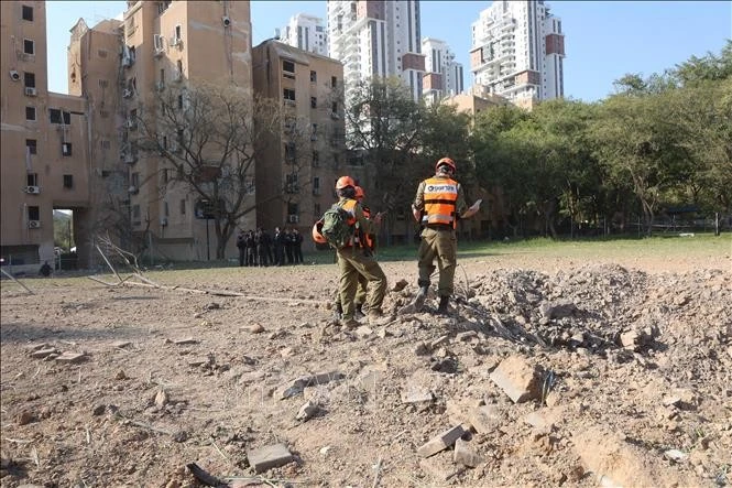 Hiện trường một vụ tấn công tên lửa tại Be'er Sheva, Israel, ngày 2/3/2026.