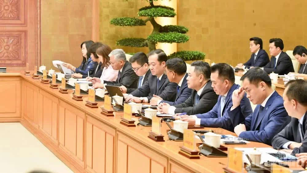 Lãnh đạo các bộ, ngành, cơ quan, đơn vị Việt Nam tham dự buổi làm việc.