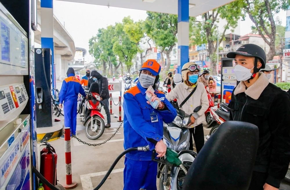 Việc doanh nghiệp đầu mối và phân phối được định giá bán xăng dầu sẽ tác động lớn đến thị trường.