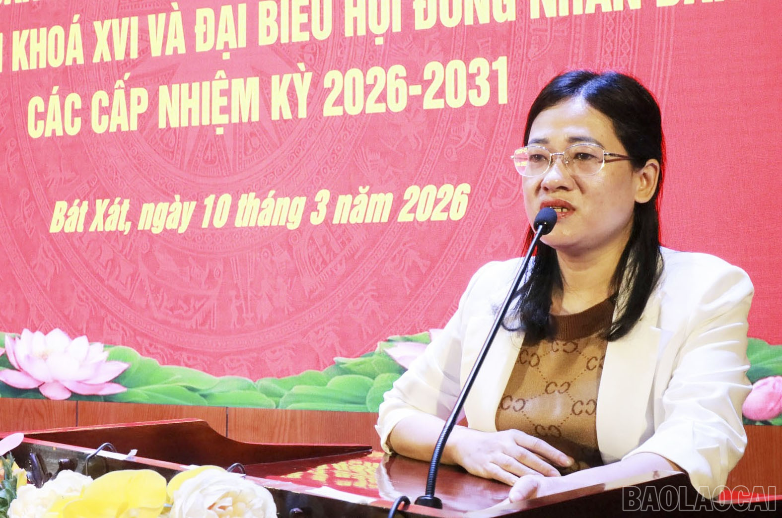 Đại diện lãnh đạo Ủy ban bầu cử xã Bát Xát phát biểu khai mạc hội nghị.