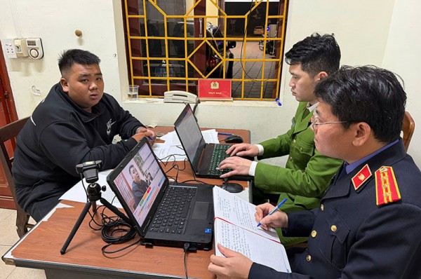 Đối tượng Nông Trần Vũ tại Cơ quan điều tra.