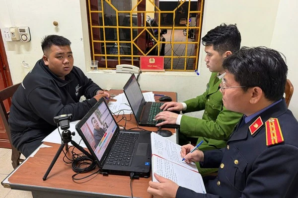 Đối tượng Nông Trần Vũ tại Cơ quan điều tra.