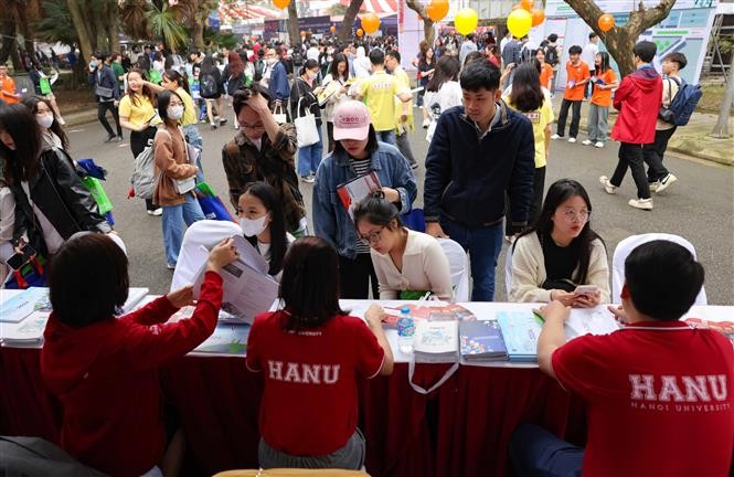 Tư vấn tuyển sinh đại học.