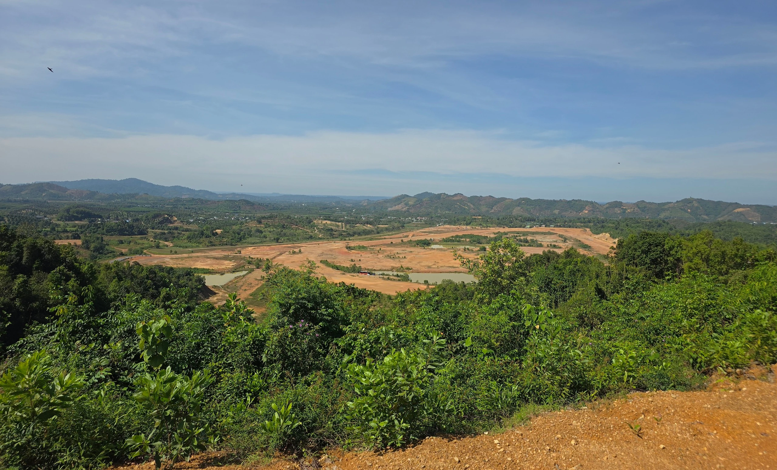 Dự án Trường đua ngựa Thiên Mã – Madagui, Câu lạc bộ Polo và ngựa biểu diễn tại xã Đạ Huoai, tỉnh Lâm Đồng do Công ty TNHH Hồng Lam – Madagui và Công ty CP Đua ngựa Thiên Mã – Madagui làm chủ đầu tư. Dự án được định hướng phát triển thành tổ hợp trang trại chăn nuôi ngựa đua, kết hợp thể thao – giải trí và dịch vụ du lịch sinh thái theo tiêu chuẩn quốc tế.