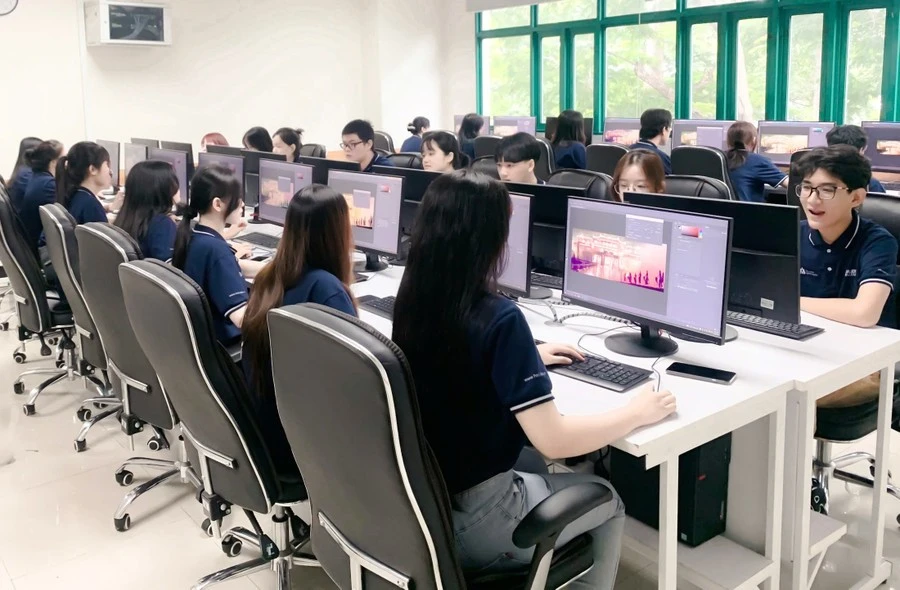 Sinh viên Trường Cao đẳng nghề Hoa Sen.