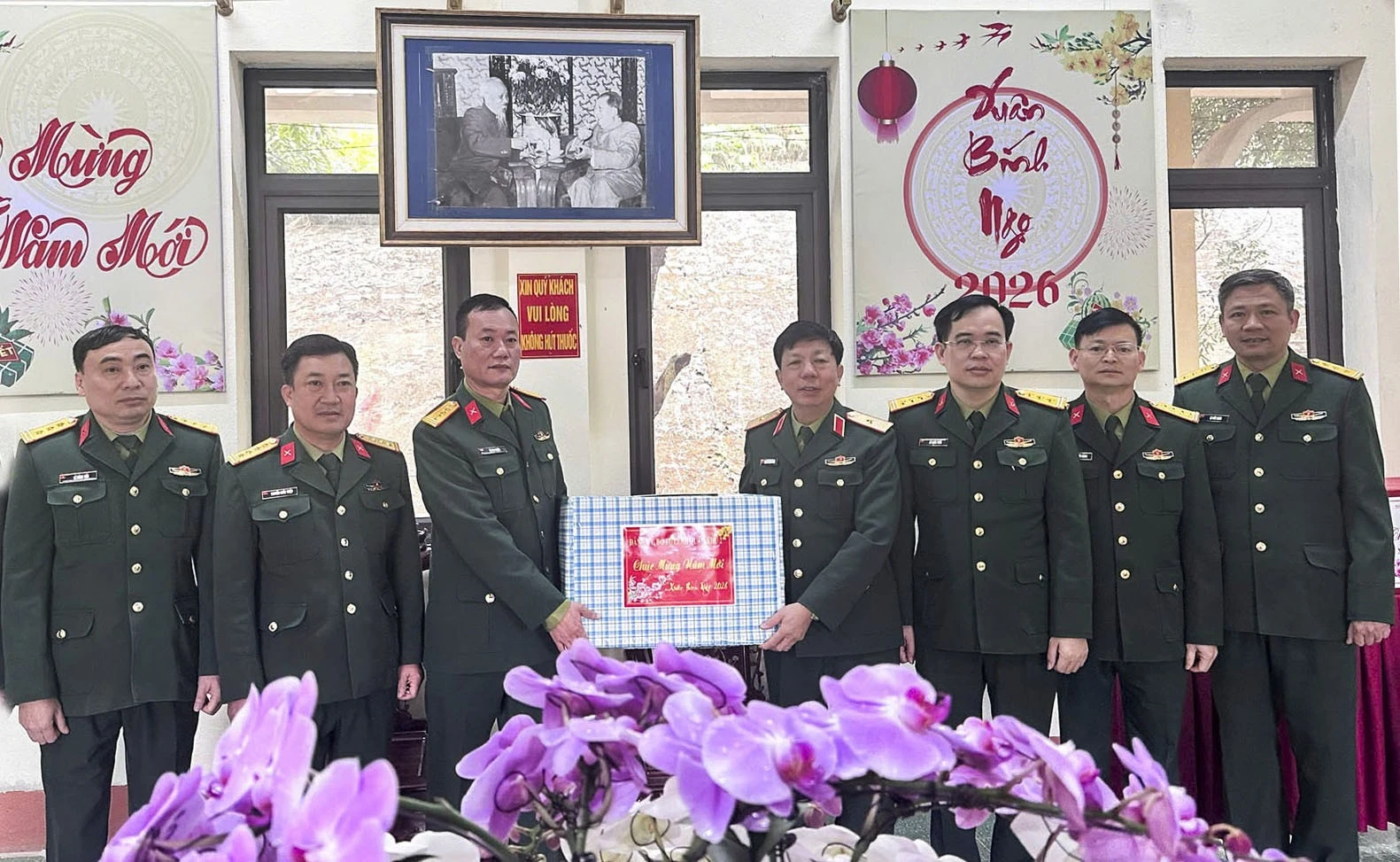 tang-qua-tet-cho-doan-ktqp-345.jpg
