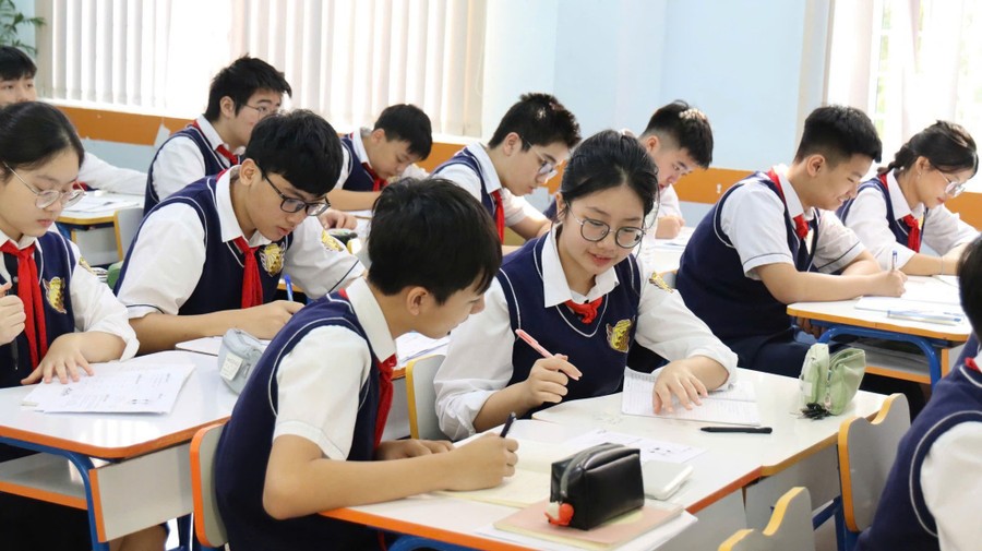 Học sinh Trường THCS Nam Từ Liêm trong giờ ngoại ngữ.