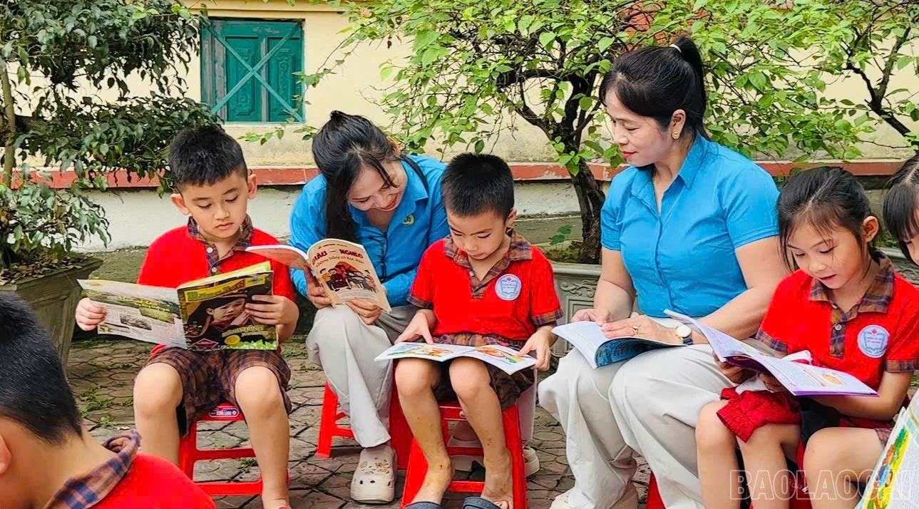 baolaocai-br_truong-tieu-hoc-so-2-gia-phu-giao-vien-va-hoc-sinh-cung-doc-sach.jpg