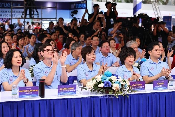 Đồng chí Vũ Việt Trang, Tổng Giám đốc Thông tấn xã Việt Nam, Phó Trưởng ban Tuyên giáo và Dân vận Trung ương cùng các đại biểu tham dự buổi lễ.