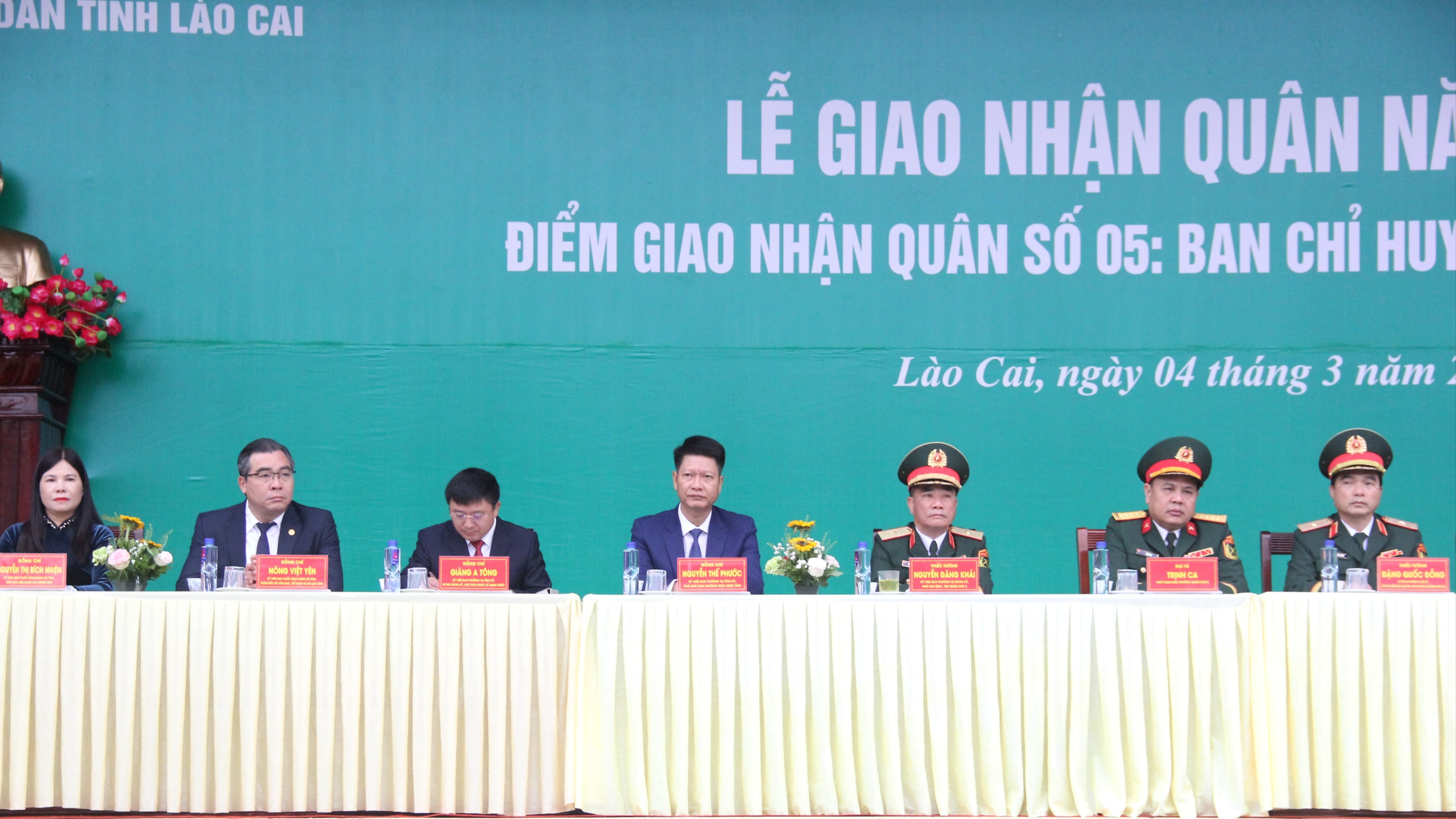 Các đại biểu dự Lễ giao, nhận quân năm 2026 tại điểm giao nhận quân số 5.