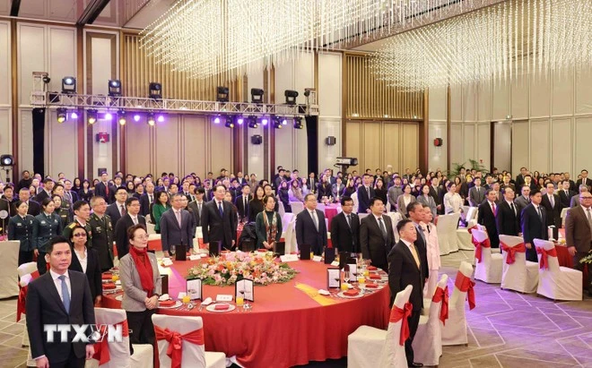 Đại diện các cơ quan phía Trung Quốc, các Đại sứ, đại diện các nước và các tổ chức quốc tế tại Bắc Kinh tham dự Lễ kỷ niệm.