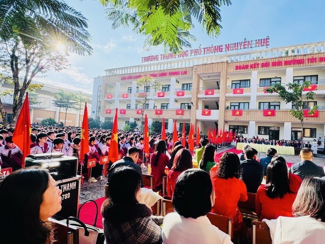 Rực đỏ không khí hướng về Đại hội XIV của Đảng tại Trường THPT Nguyễn Huệ, tỉnh Lào Cai.