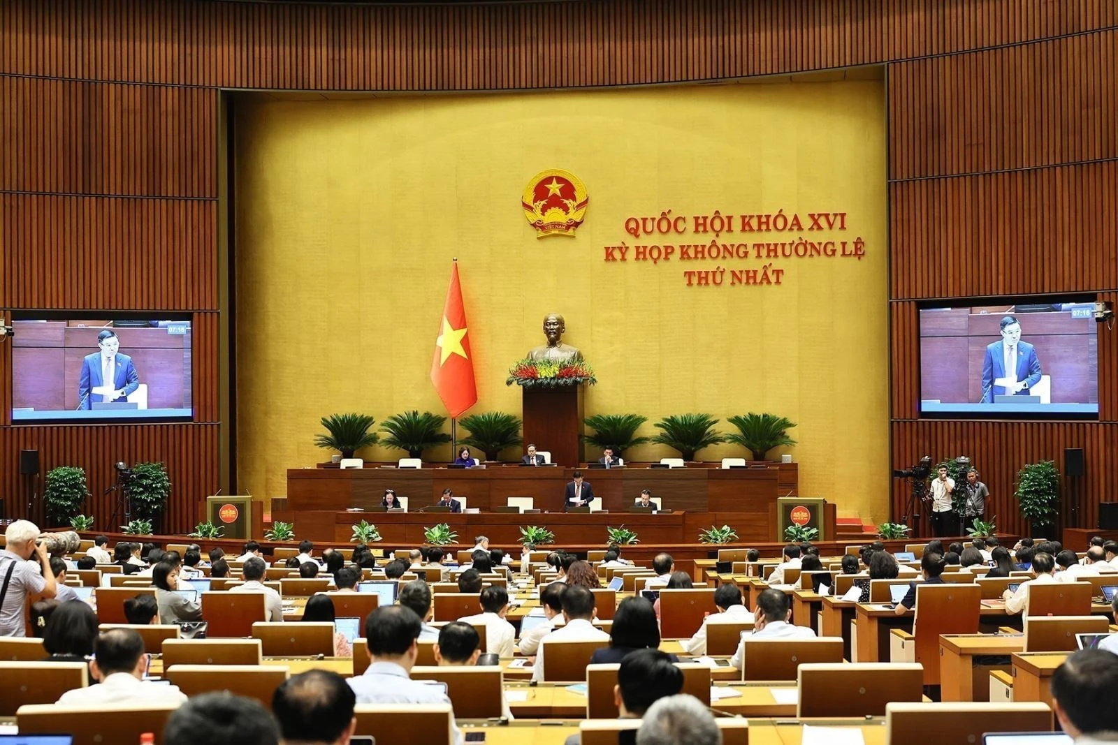Chiều 8/8, Bộ trưởng Bộ Công Thương Lê Mạnh Hùng phát biểu giải trình, làm rõ một số vấn đề đại biểu Quốc hội nêu. Ảnh: Doãn Tấn/TTXVN