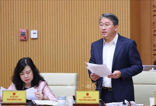 Bộ trưởng Bộ Tư pháp Nguyễn Hải Ninh trình bày Tờ trình tóm tắt về Dự án Dự án Luật Thủ đô (sửa đổi).