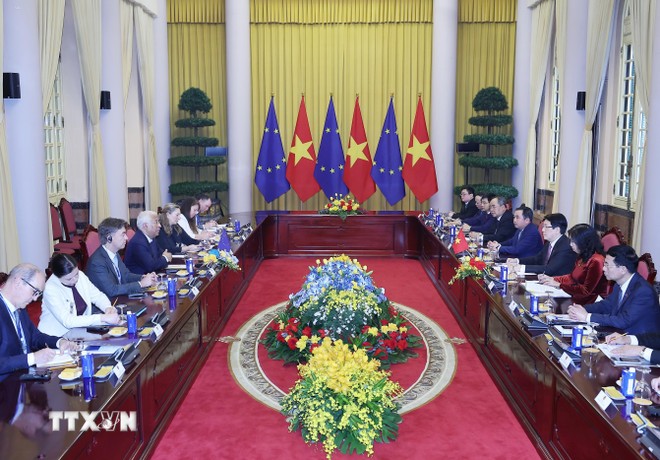 Chủ tịch nước Lương Cường và Chủ tịch Hội đồng châu Âu Antonio Costa tiến hành hội đàm.