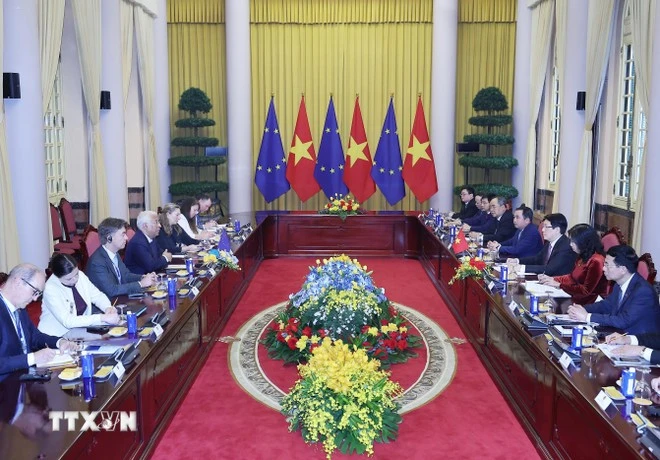 Chủ tịch nước Lương Cường và Chủ tịch Hội đồng châu Âu Antonio Costa tiến hành hội đàm.