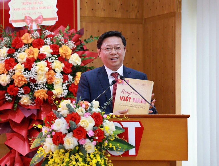 Đồng chí Trần Thanh Lâm, Ủy viên Trung ương Đảng, Phó Trưởng ban Tuyên giáo và Dân vận Trung ương đánh giá, cuốn sách là một công trình tổng kết công phu, có chiều sâu lý luận và giá trị thực tiễn, góp phần lan tỏa niềm tin, khơi dậy khát vọng phát triển đất nước trong giai đoạn mới.