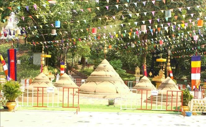 Khu vực chuẩn bị cho chương trình đắp núi cát, một tập tục truyền thống trong dịp Tết cổ truyền của người dân Campuchia.