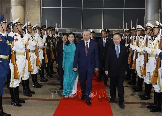 Lễ tiễn Tổng Bí thư, Chủ tịch nước Tô Lâm và Phu nhân tại ga Bắc Kinh Tây, Thủ đô Bắc Kinh.