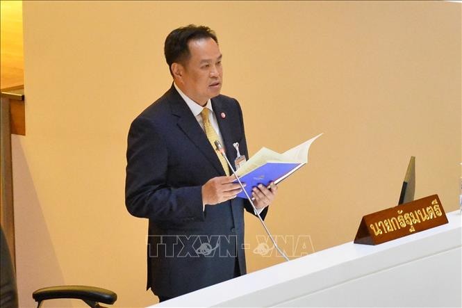 Thủ tướng lâm thời Thái Lan Anutin Charnvirakul.