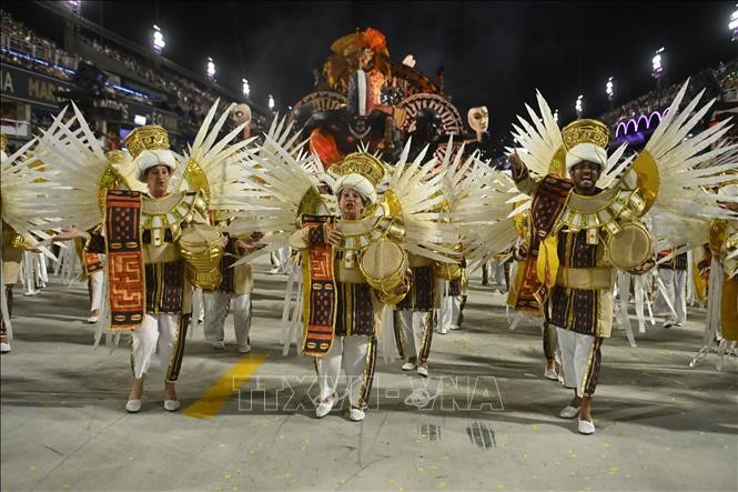 Các vũ công tham gia lễ hội Carnival tại thành phố Rio de Janeiro, Brazil ngày 13/2/2026.