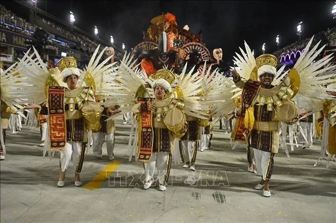 Các vũ công tham gia lễ hội Carnival tại thành phố Rio de Janeiro, Brazil ngày 13/2/2026.