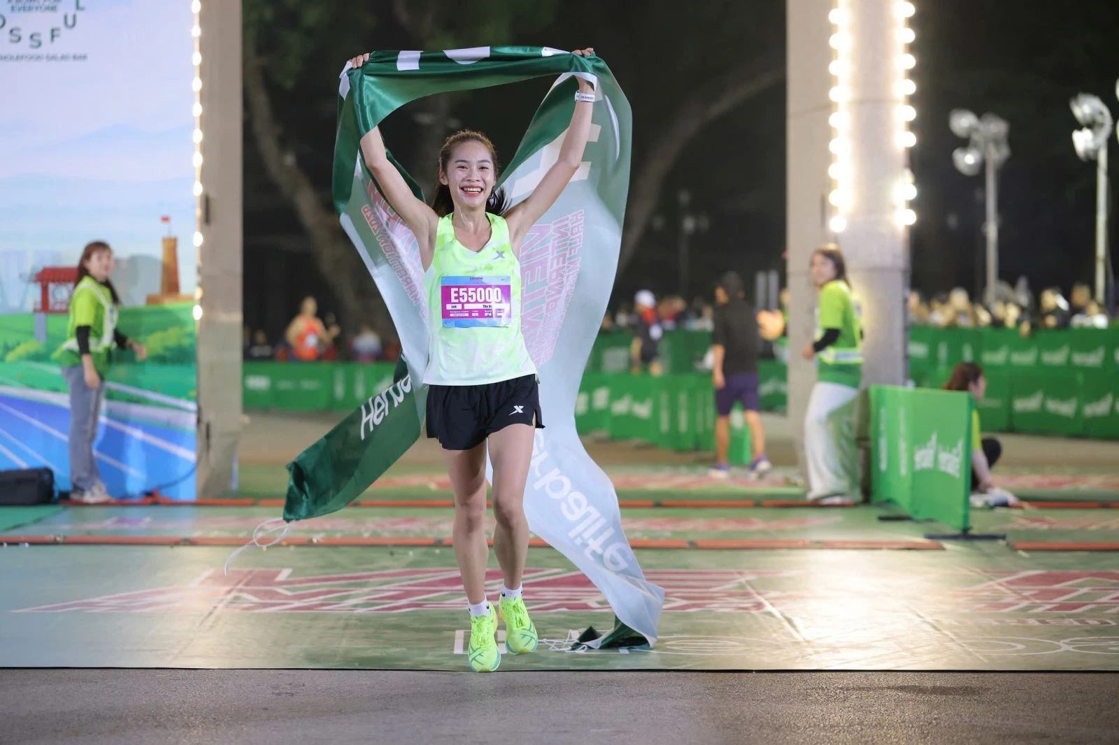 Huy chương Đồng Marathon SEA Games Bùi Thị Thu Hà vô địch 5km nữ.