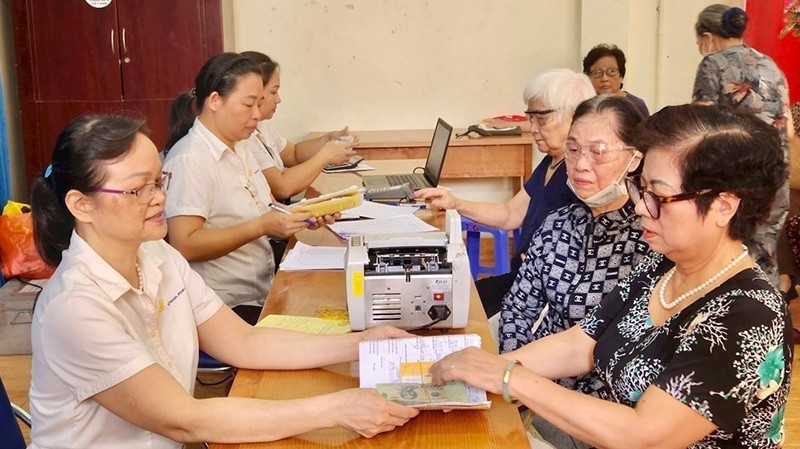 Tiền lương, lương hưu và trợ cấp là trụ cột bảo đảm đời sống cho người lao động và người nghỉ hưu trong tiến trình cải cách chính sách tiền lương.