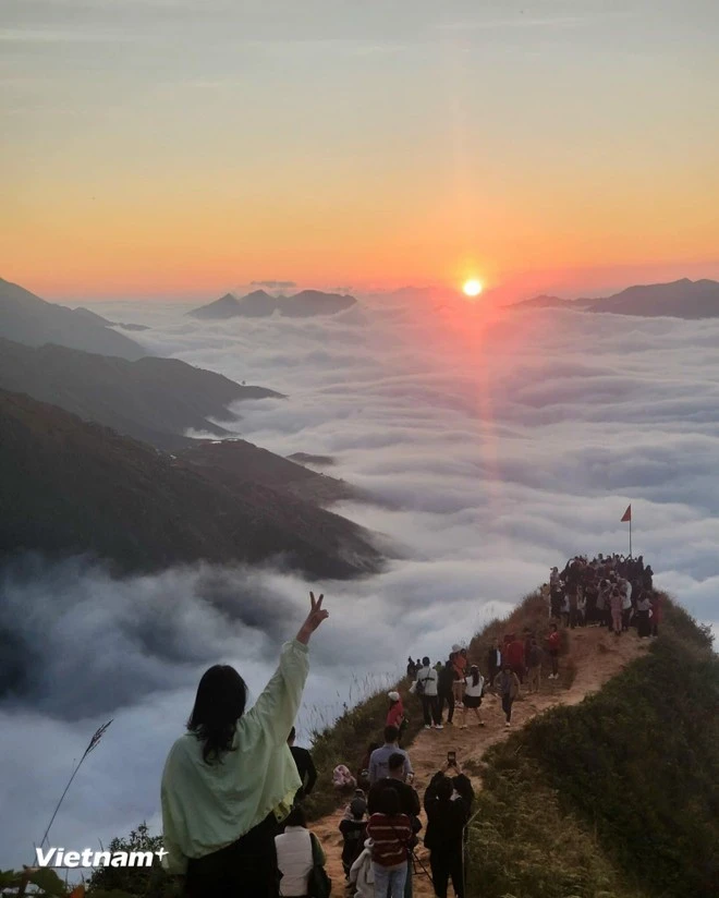 Sống lưng khủng long ở Tà Xùa.