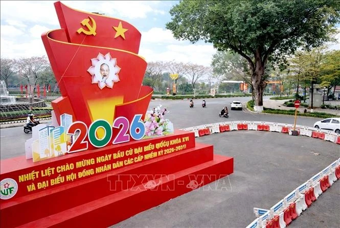 Không khí Xuân mới lan tỏa trên các tuyến phố khi nhiều cụm pano, khẩu hiệu tuyên truyền chào mừng Ngày bầu cử đại biểu Quốc hội khóa XVI và đại biểu Hội đồng nhân dân các cấp nhiệm kỳ 2026–2031 được trang trí nổi bật tại các điểm trung tâm trên địa bàn tỉnh Phú Thọ.