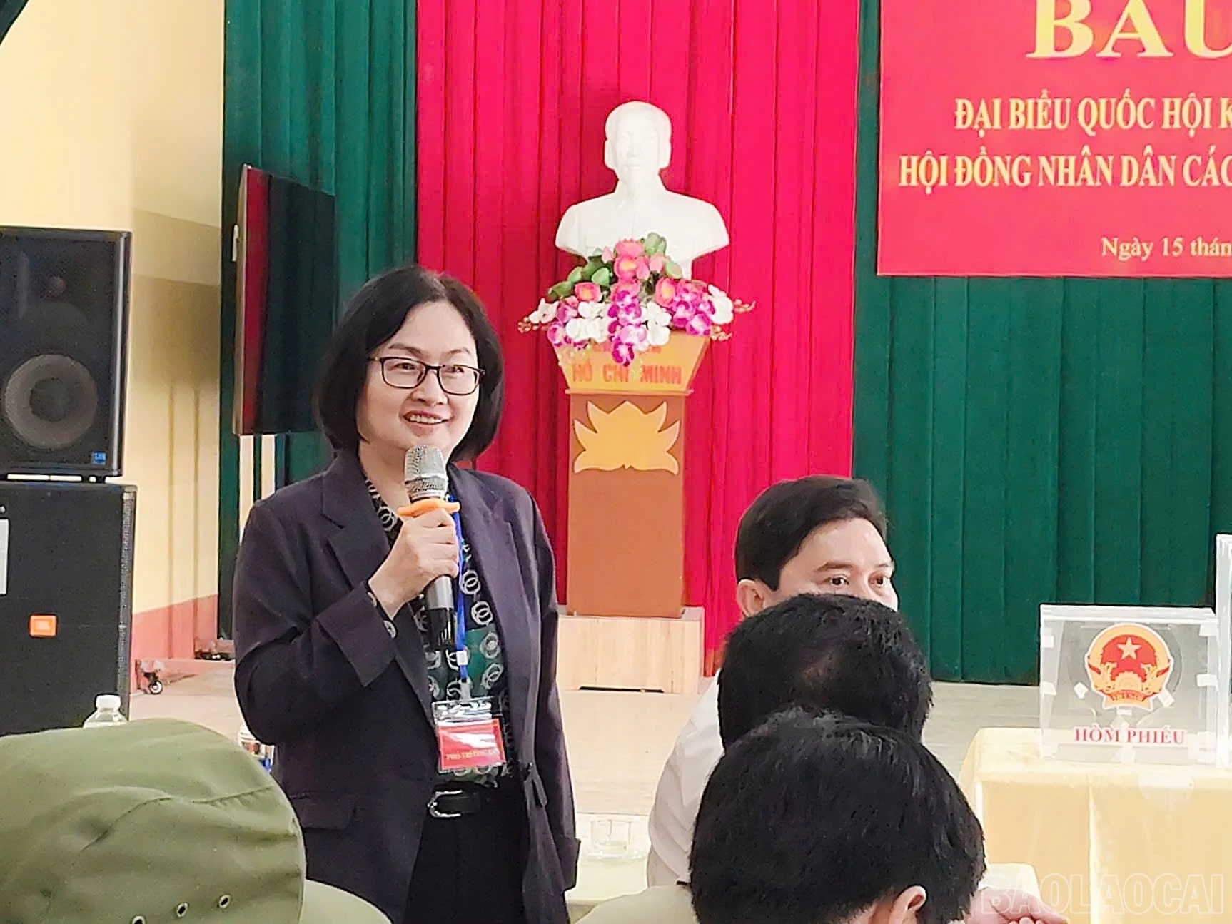 baolaocai-br_dong-chi-nguyen-thi-thu-ha-pho-giam-doc-so-noi-vu-pho-truong-ban-bau-cu-dai-bieu-hdnd-tinh-o-don-vi-bau-cu-so-5-phat-bieu-tai-don-vi-bau-cu-so-1.jpg