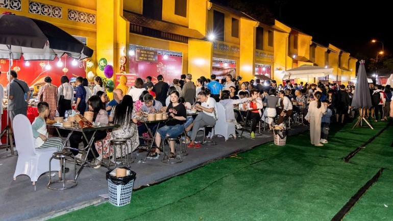 Theo Ban tổ chức, sự kiện đã phục vụ gần 100.000 bát phở, phản ánh sự quan tâm lớn của công chúng đối với một hoạt động ẩm thực mang đậm bản sắc văn hóa dân tộc.