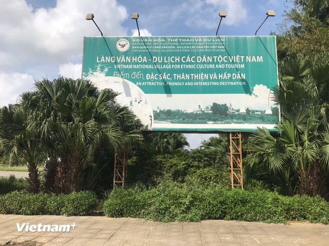 Làng Văn hóa các dân tộc Việt Nam.